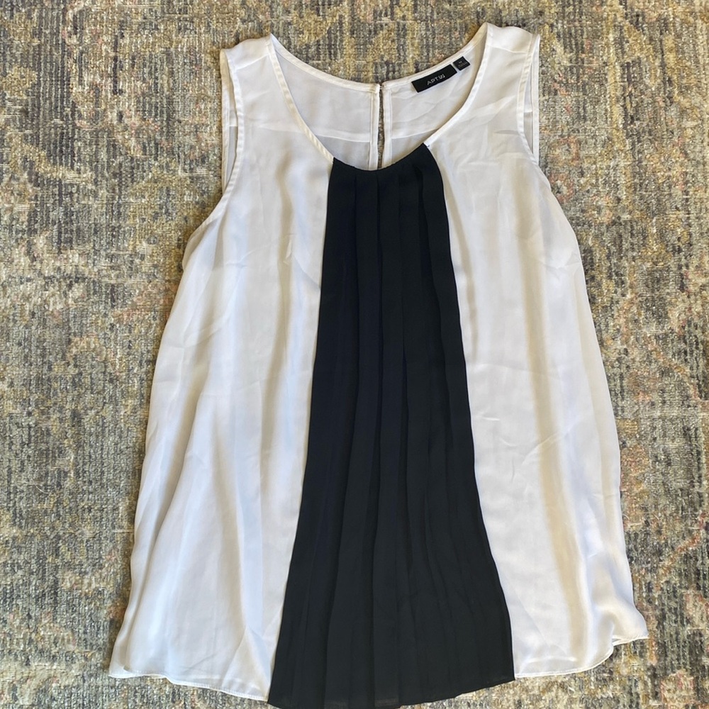 Black and White Sleeveless Blouse